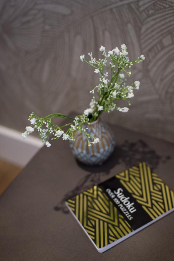 Romantic Studio In The Heart Of Little Italy By Den Stays Montréal Kültér fotó